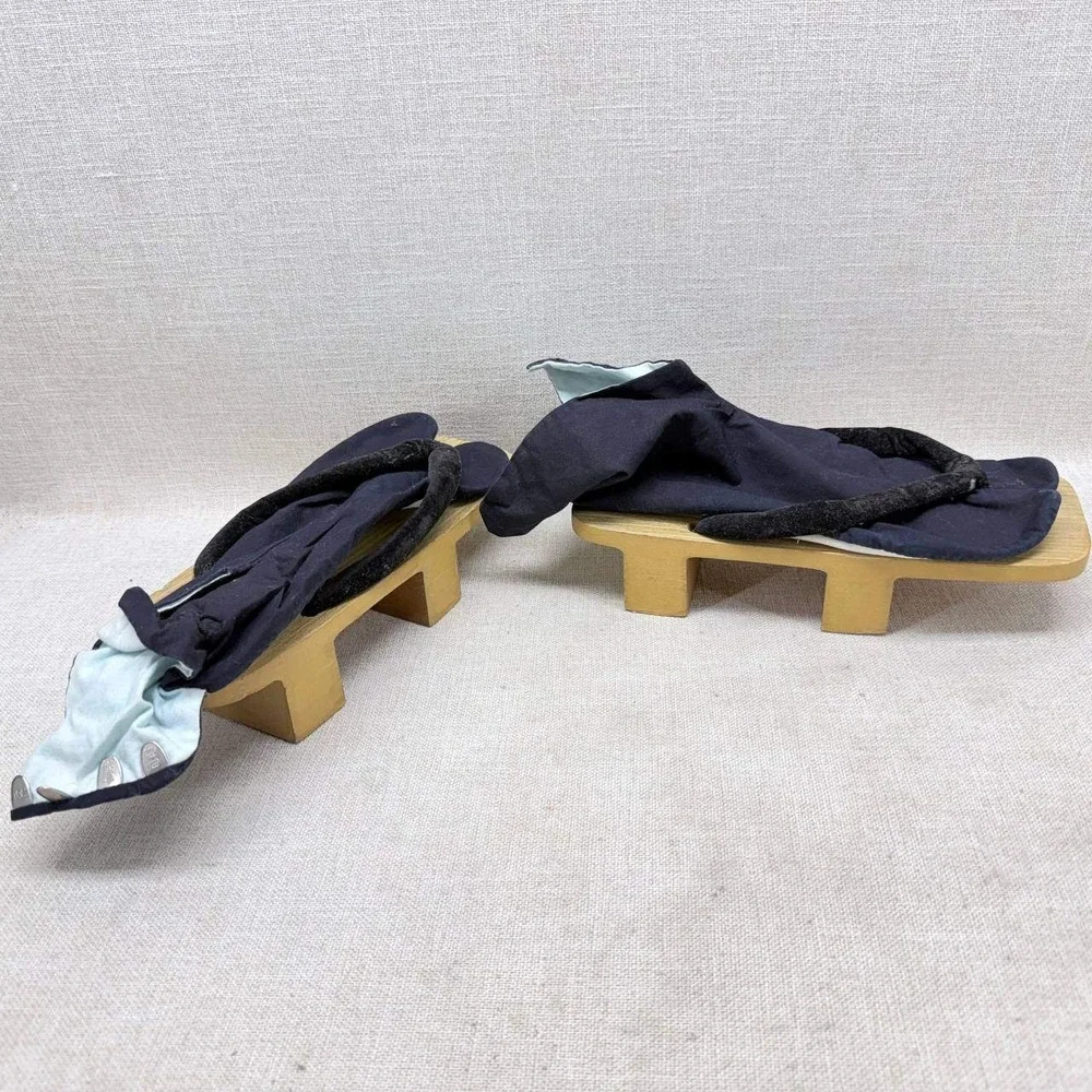Vintage Japanese Geta Wooden Sandals 10in and Tabi Socks Set 28cm Made in Japan